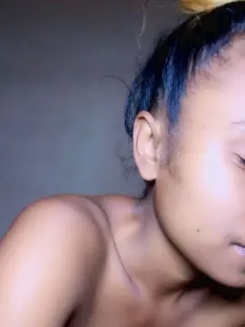Cam4 Free Live Porn of Dinah974