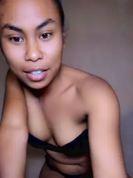 Cam4 Adult Webcam of Dinah974