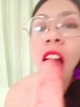 Cam4 Nude Webcam of Mia_essence24