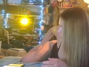 Cam4 Live Sex of ShyySluutNicole