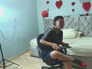 Cam4 Free Live Porn of rouseandchanel