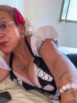 Cam4 Sex Chat of charlotte_milf3