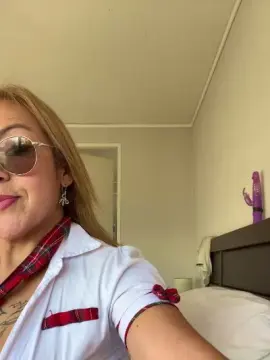 Cam4 Live Sex Cam of charlotte_milf3