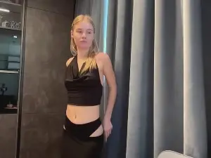 Cam4 Live Porn of LilliamToo