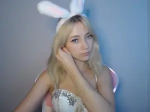 Cam4 Nude Webcam of LuciaAdorable