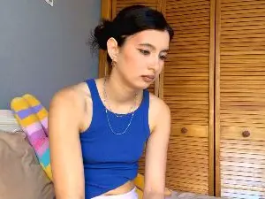 Cam4 Free Live Porn of LaraeNeemann