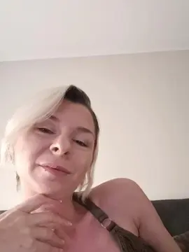 Cam4 Live Sex Cam of Raluca_Fr