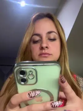Cam4 Watch Live Sex Cams of lola2032