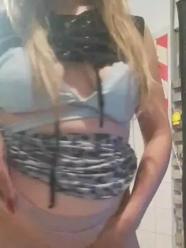 Cam4 Live Porn of Camilitaa3