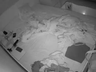 Camsoda Adult Webcams of voyeurcam-julmodels-greybed-1