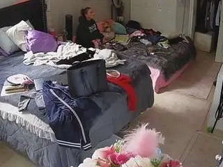 Camsoda Free Porn Cam of voyeurcam-house-charleys-room