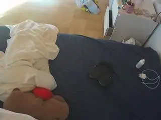 Camsoda Live Sex Cam of voyeurcam-julmodels-greybed-2