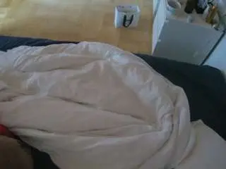 Camsoda Live Sex Cam of voyeurcam-julmodels-greybed-2