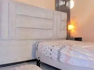 Camsoda Watch Live Sex Cams of eymi-tomsom