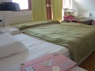 Camsoda Sex Cam of voyeurcam-julmodels-bed-2