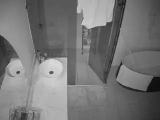 Camsoda Nude Webcam of voyeurcam-casa-salsa-bathroom-6
