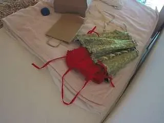 Camsoda Adult Webcam of voyeurcam-julmodels-whitebed-1
