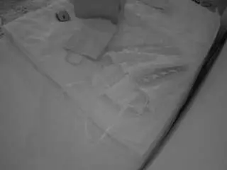 Camsoda Nude Webcam of voyeurcam-julmodels-whitebed-1