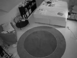 Camsoda Live Sex Cam of voyeurcam-julmodels-whitebed-1