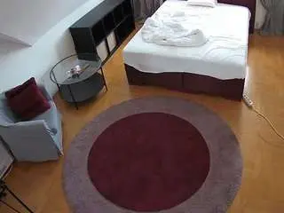 Camsoda Best Webcam of voyeurcam-julmodels-whitebed-1