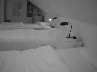 Camsoda Sex Cam of voyeurcam-julmodels-bed-3