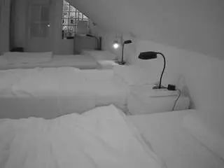 Camsoda Sex Chat of voyeurcam-julmodels-bed-3