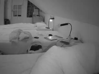 Camsoda Private Sex Chat of voyeurcam-julmodels-bed-3