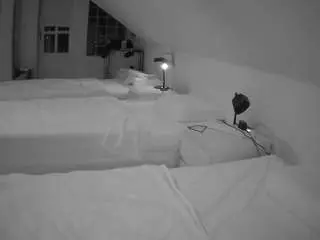 Camsoda Sex Chat of voyeurcam-julmodels-bed-3