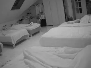 Camsoda Sex Cam of voyeurcam-julmodels-bed-3