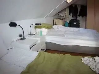 Camsoda Sex Chat of voyeurcam-julmodels-bed-4