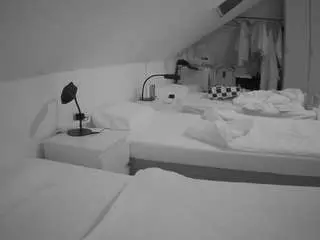 Camsoda Sex Cam of voyeurcam-julmodels-bed-4