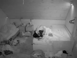 Camsoda Sex Cam of voyeurcam-julmodels-whitebed-2