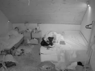 Camsoda Adult Webcam of voyeurcam-julmodels-whitebed-2