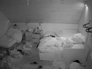 Camsoda Sex Cam of voyeurcam-julmodels-whitebed-2