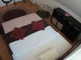 Camsoda Adult Webcam of voyeurcam-julmodels-whitebed-2