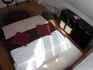 Camsoda Sex Chat of voyeurcam-julmodels-whitebed-2