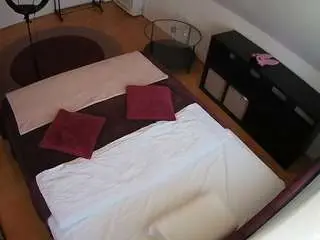 Camsoda Live Sex of voyeurcam-julmodels-whitebed-2