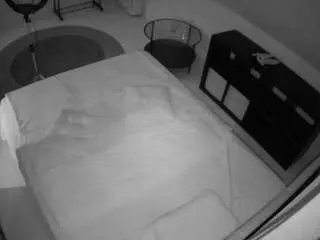 Camsoda Private Sex Chat of voyeurcam-julmodels-whitebed-2