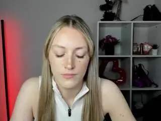 Camsoda Sex Cam of evelynblond