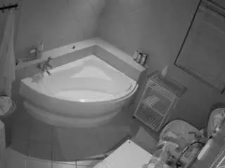 Camsoda Live Sex of voyeurcam-julmodels-bath-1st-2