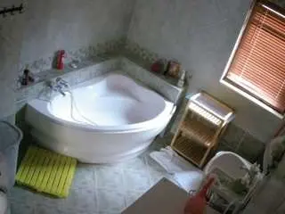 Camsoda Live Sex Cam of voyeurcam-julmodels-bath-1st-2