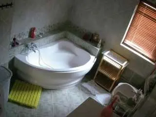 Camsoda Adult Webcams of voyeurcam-julmodels-bath-1st-2