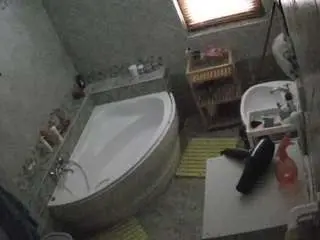 Camsoda Watch Live Sex Cams of voyeurcam-julmodels-bath-1st-2
