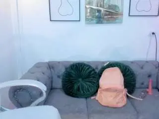Camsoda Nude Webcam of naomii-campbell