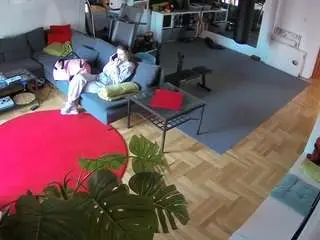 Camsoda Adult Webcams of voyeurcam-julmodels-living-2