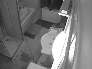 Camsoda Best Webcam of voyeurcam-julmodels-bath-2nd-2