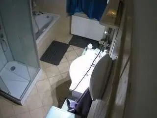 Camsoda Best Webcam of voyeurcam-julmodels-bath-2nd-2