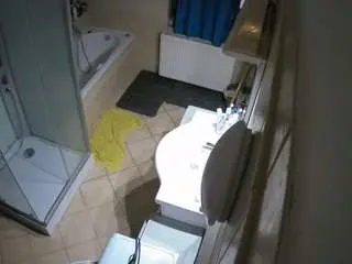 Camsoda Nude Webcam of voyeurcam-julmodels-bath-2nd-2