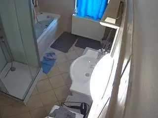 Camsoda Adult Video Chat of voyeurcam-julmodels-bath-2nd-2