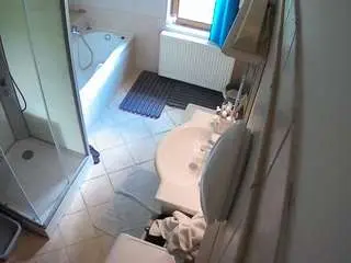 Camsoda Best Webcam of voyeurcam-julmodels-bath-2nd-2